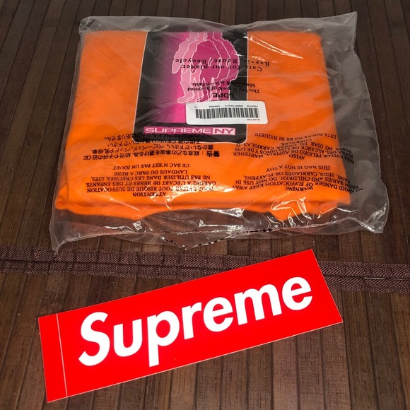 Supreme Other - Supreme Blur T-Shirt in Orange. Size medium.